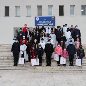 Dünya Çocuk Hakları Gününde Kırklareli Çocuk Hakları İl Komitesindeki Çocuklarımız İl Jandarma Komutanlığı’nın Misafiri Oldular. - fotoğraf 2