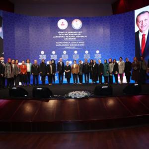 Emine Erdoğan Hanımefendi ve Bakanımız Derya Yanık "Kadına Yönelik Şiddete Karşı Uluslararası Mücadele Günü Paneli"ne katıldı - fotoğraf 1