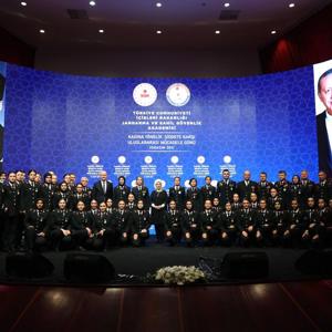 Emine Erdoğan Hanımefendi ve Bakanımız Derya Yanık "Kadına Yönelik Şiddete Karşı Uluslararası Mücadele Günü Paneli"ne katıldı - fotoğraf 2