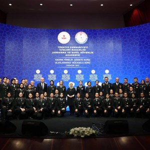 Emine Erdoğan Hanımefendi ve Bakanımız Derya Yanık "Kadına Yönelik Şiddete Karşı Uluslararası Mücadele Günü Paneli"ne katıldı - fotoğraf 2