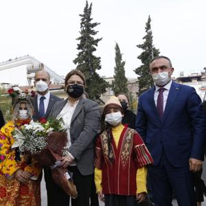 Bakanımız Derya Yanık, Kilis'te Elbeyli Geçici Barınma Merkezi'ni Ziyaret Etti - fotoğraf 1