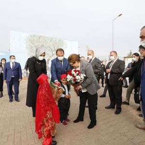 Bakanımız Derya Yanık, Kilis'te Elbeyli Geçici Barınma Merkezi'ni Ziyaret Etti - fotoğraf 2