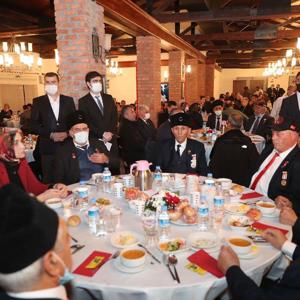 Bakanımız Derya Yanık Türkiye Şehit Yakınları ve Gaziler Dayanışma Vakfının Şehit Yakınları ve Gaziler Buluşmasına Katıldı - fotoğraf 2