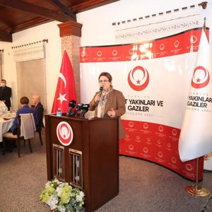 Bakanımız Derya Yanık Türkiye Şehit Yakınları ve Gaziler Dayanışma Vakfının Şehit Yakınları ve Gaziler Buluşmasına Katıldı - fotoğraf 4