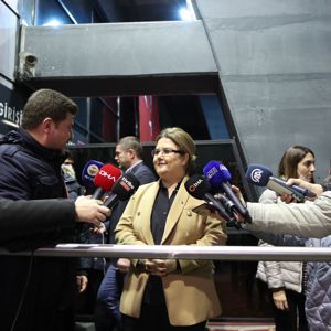 Bakanımız Derya Yanık, Kadına Karşı Şiddetle Mücadele Dostluk Maçını İzledi - fotoğraf 1