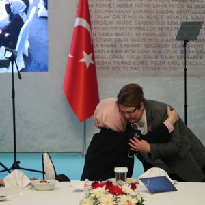 Emine Erdoğan Hanımefendi ile Bakanımız Derya Yanık, Kadın Milletvekilleriyle Bir Araya Geldi - fotoğraf 2