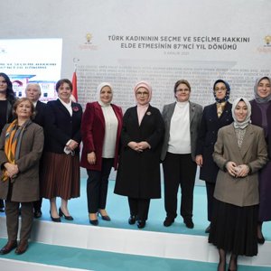 Emine Erdoğan Hanımefendi ile Bakanımız Derya Yanık, Kadın Milletvekilleriyle Bir Araya Geldi - fotoğraf 4