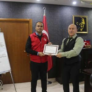 PSİKOSOSYAL DESTEK EKİBİMİZE SERTİFİKA TAKDİM EDİLDİ - fotoğraf 2
