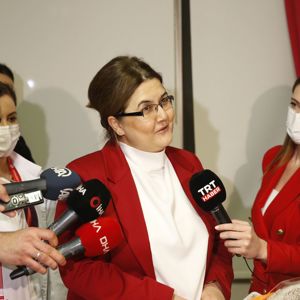 Bakanımız Derya Yanık Yeni Yılın İlk Bebeğini Ziyaret Etti - fotoğraf 3