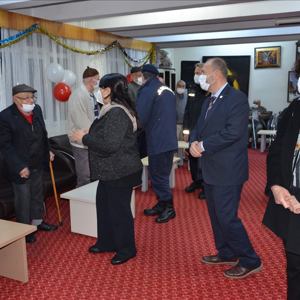 Yılbaşı Gecesi Huzurevine Ziyaret - fotoğraf 4