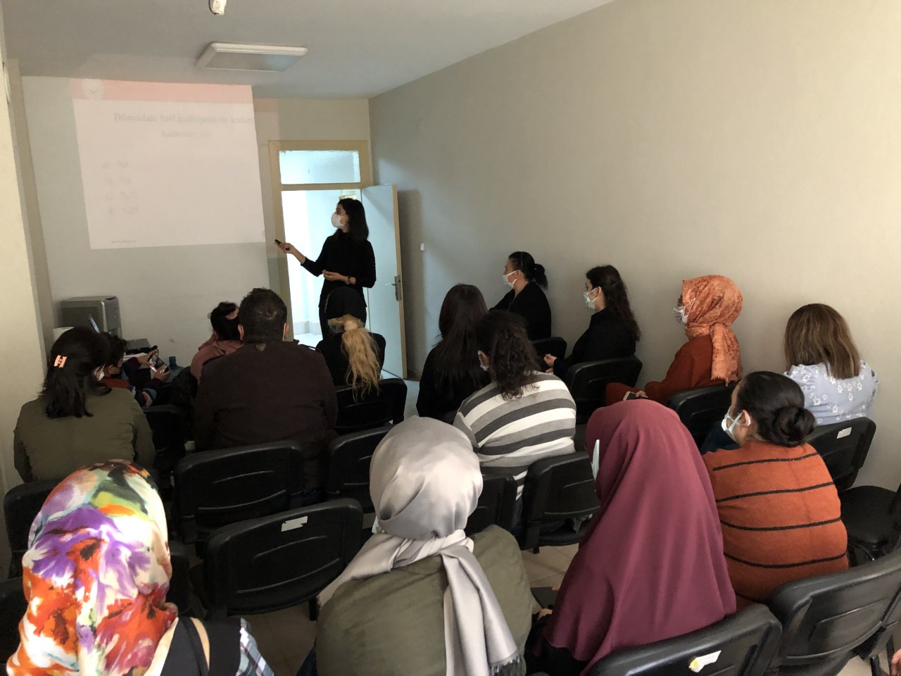 İskenderun Sosyal Hizmet Merkezi Müdürlüğü’nde  "Kadına Yönelik Şiddetle Mücadele" eğitimi verildi.