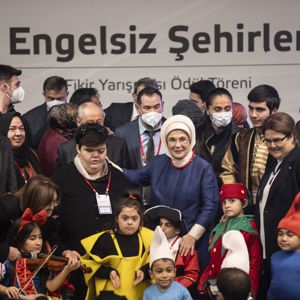 Emine Erdoğan Hanımefendi ile Bakanımız Derya Yanık, Engelsiz Şehirler Fikir ve Proje Yarışması Ödül Töreni'ne Katıldı - fotoğraf 1