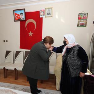 Bakanımız Derya Yanık Kars'ta Şehit Ailelerini Ziyaret Etti - fotoğraf 2