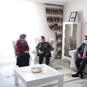 Bakanımız Derya Yanık Kars'ta Şehit Ailelerini Ziyaret Etti - fotoğraf 3