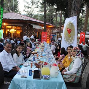 Kahramanmaraş’ ta Koruyucu Aile İftarlarının Bu Yıl 7.si Düzenlendi - fotoğraf 6