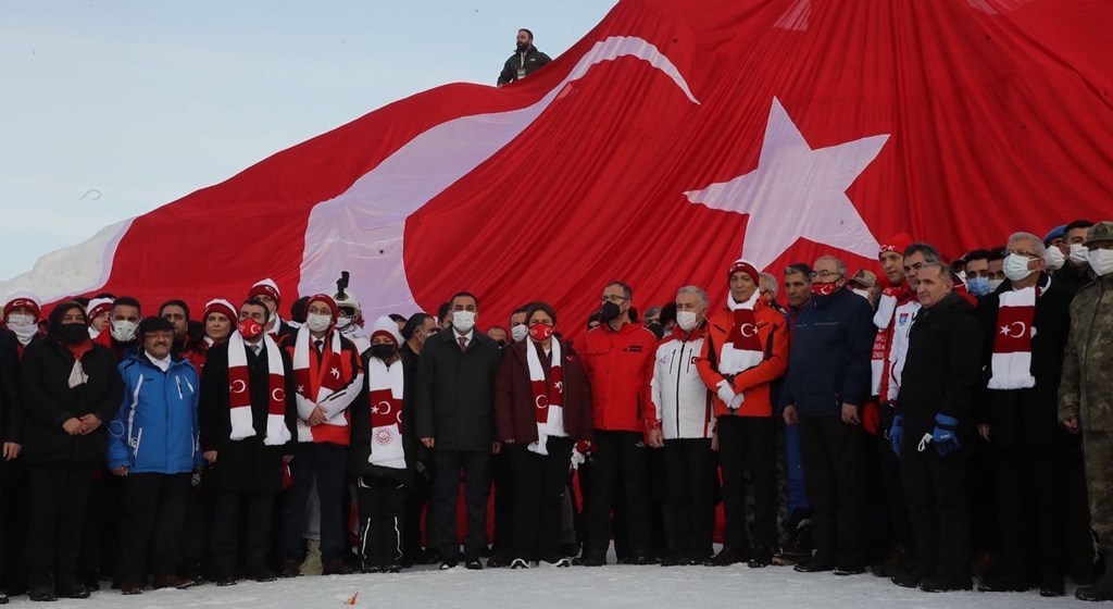 Bakanımız Derya Yanık Sarıkamış Şehitlerini Temsilen Yapılan Kardan Heykellerin Açılışına Katıldı
