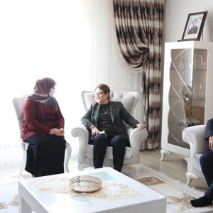 Bakanımız Derya Yanık Kars'ta Şehit Ailelerini Ziyaret Etti - fotoğraf 3