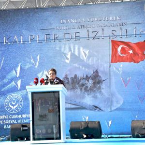 Bakanımız Derya Yanık Sarıkamış Şehitlerini Anma Töreni'ne Katıldı - fotoğraf 1