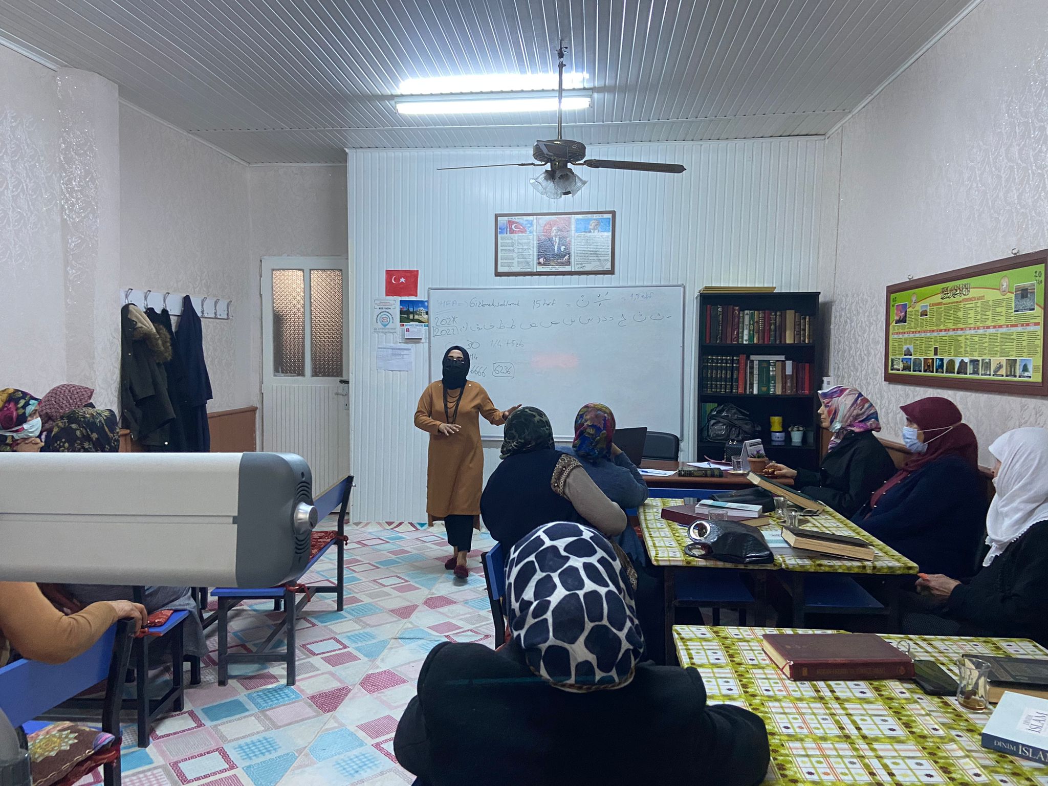 Kırıkhan Sosyal Hizmet Merkezi tarafından Selimiye Kur’an Kursu yararlanıcılarına “Kadına Yönelik Şiddetle Mücadele- Erken Yaşta Zorla Evlilikle Mücadele’’ semineri verildi. 