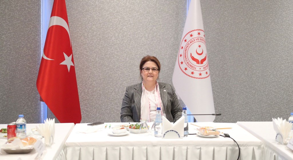 Bakanımız Sayın Derya Yanık Gazeteciler İle Bir Araya Geldi.