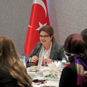 Bakanımız Sayın Derya Yanık Gazeteciler İle Bir Araya Geldi. - fotoğraf 1