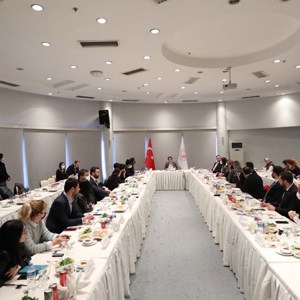 Bakanımız Sayın Derya Yanık Gazeteciler İle Bir Araya Geldi. - fotoğraf 2