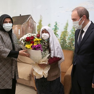 Vali Cüneyt Epcim ile Hanımefendi Huzur Evi Sakinlerimizle Bir Araya Geldi - fotoğraf 1