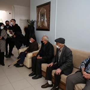 Vali Cüneyt Epcim ile Hanımefendi Huzur Evi Sakinlerimizle Bir Araya Geldi - fotoğraf 2