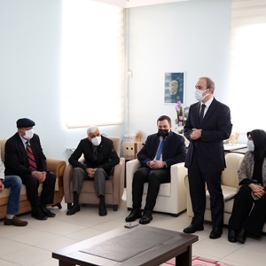 Vali Cüneyt Epcim ile Hanımefendi Huzur Evi Sakinlerimizle Bir Araya Geldi - fotoğraf 4