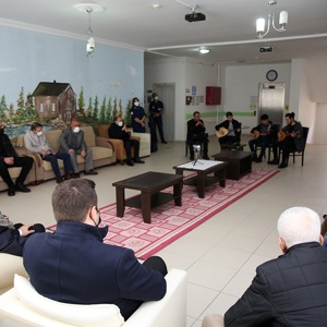 Vali Cüneyt Epcim ile Hanımefendi Huzur Evi Sakinlerimizle Bir Araya Geldi - fotoğraf 10