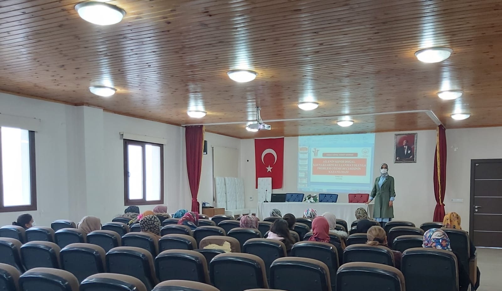 Hassa Halk Eğitim kursiyerlerine ‘’Kendi Doğal kaynaklarını Kullanma Yoluyla Problem Çözme Becerisinin Kazanılması’’ konusunda eğitim verilmiştir. 