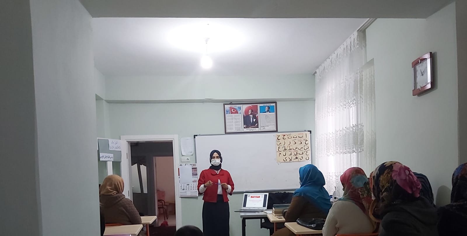 Kadın Kuran Kursu yararlanıcılarına ‘’Kadına Yönelik Şiddetle Mücadele, Erken Yaşta ve Zorla Evliliklerle Mücadele’’ konulu seminer verildi.