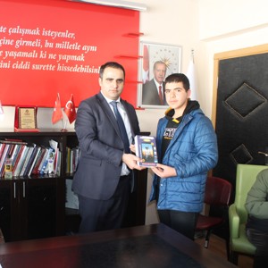 Okul Destek Projesi Kapsamında Başarılı Öğrencilere Tablet Verildi   - fotoğraf 2