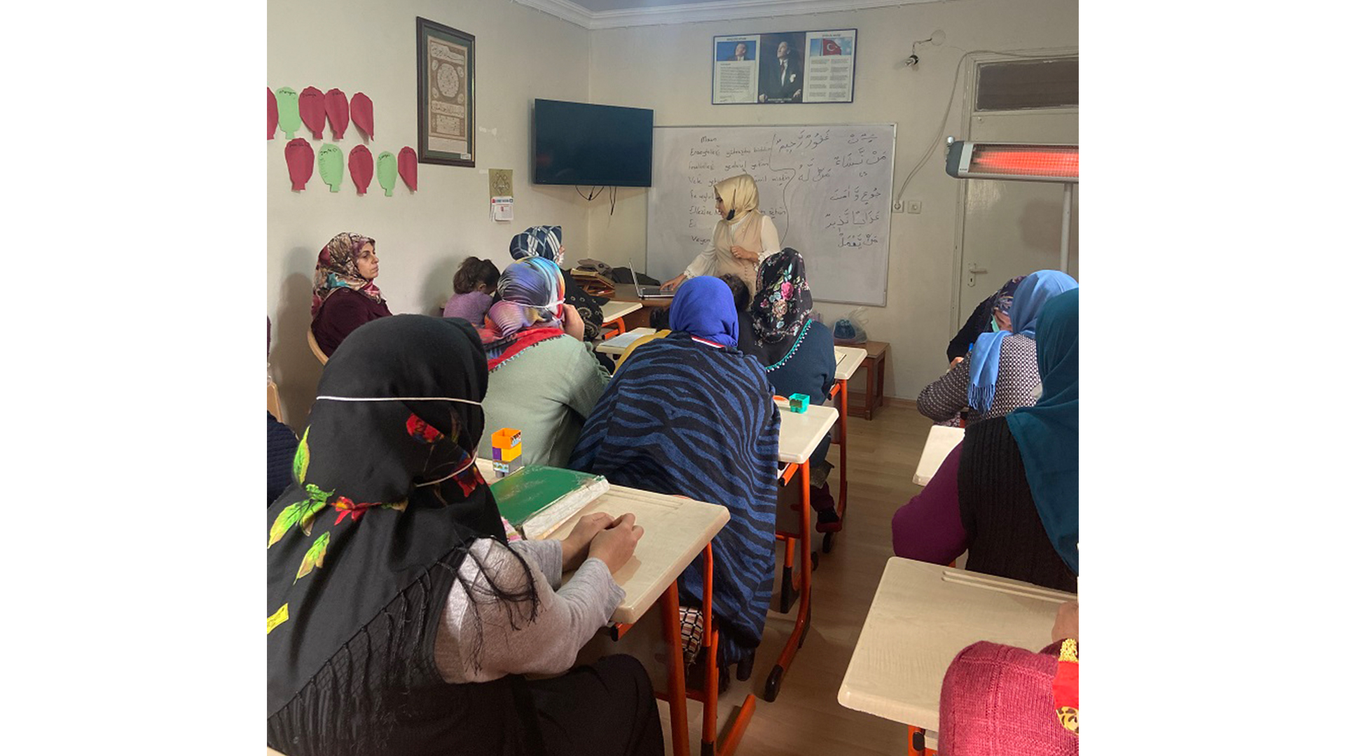 Kırıkhan Aziziye Kur’an Kursu yararlanıcılarına ‘’Kadına Yönelik Şiddetle Mücadele- Erken Yaşta Zorla Evlilikle Mücadele’’ konulu seminer verildi.