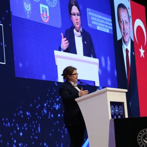 Bakanımız Derya Yanık, "Aile İçi ve Kadına Yönelik Şiddetle Mücadele Toplantısı"na katıldı - fotoğraf 2