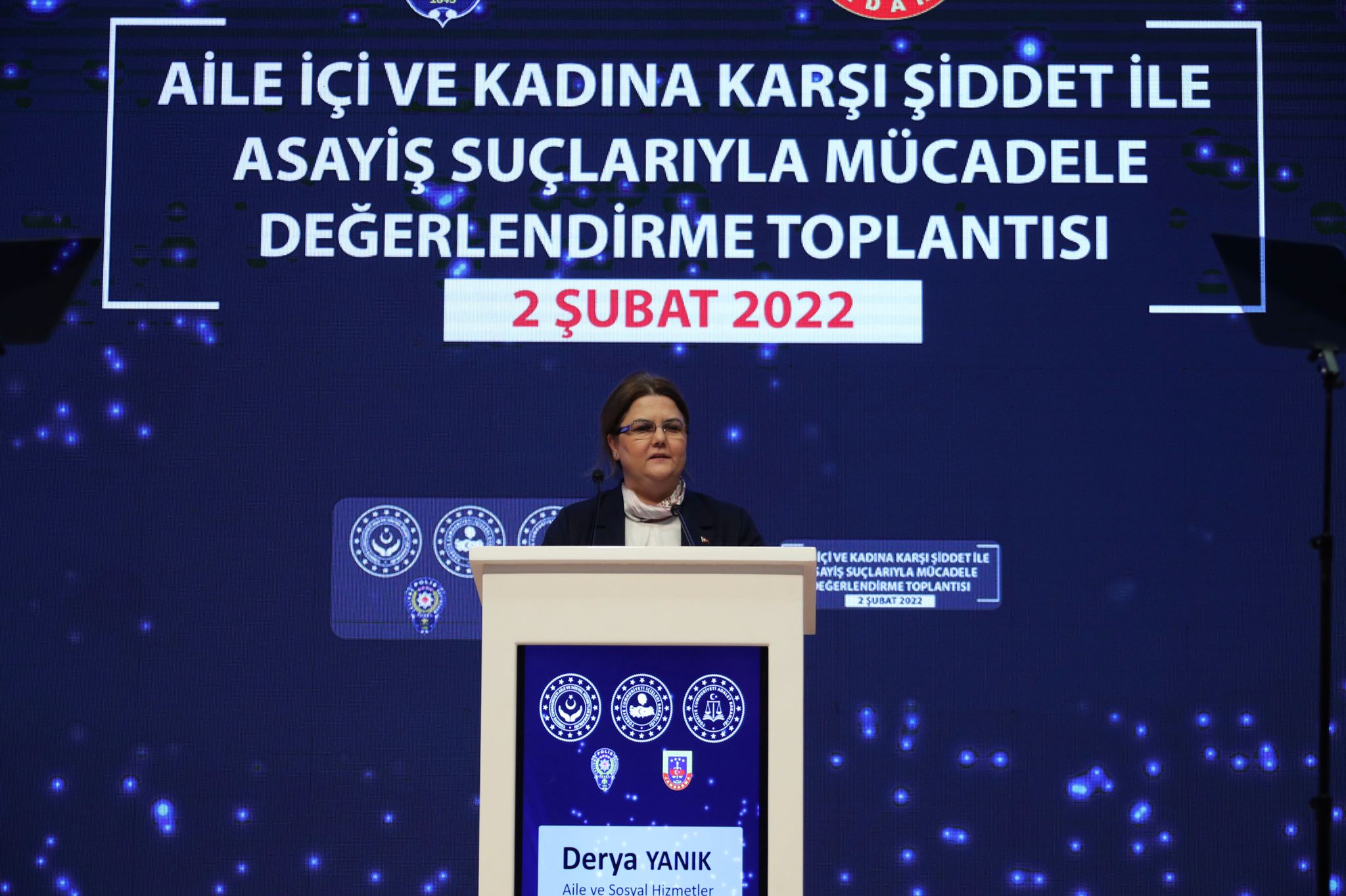 Bakanımız Sayın Derya Yanık, "Aile İçi ve Kadına Yönelik Şiddetle Mücadele Toplantısı"na katıldı