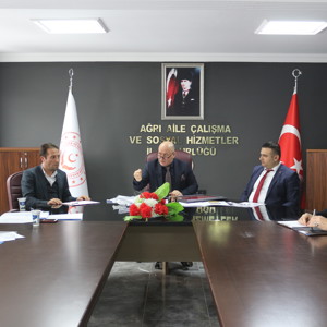 AİLE VE SOSYAL HİZMERLER MÜDÜRLÜĞÜ KURULUŞ MÜDÜRLERİ TOPLANTISI GERÇEKLEŞTİRİLDİ - fotoğraf 1