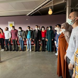 İstanbul Görme Engelliler Rehabilitasyon Merkezi Müdürlüğü bünyesinde eğitim sürecini başarıyla tamamlayan kursiyerler düzenlenen mezuniyet töreninde  sertifikalarını aldılar. - fotoğraf 1
