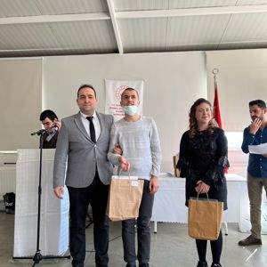 İstanbul Görme Engelliler Rehabilitasyon Merkezi Müdürlüğü bünyesinde eğitim sürecini başarıyla tamamlayan kursiyerler düzenlenen mezuniyet töreninde  sertifikalarını aldılar. - fotoğraf 11
