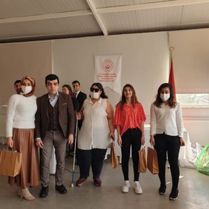 İstanbul Görme Engelliler Rehabilitasyon Merkezi Müdürlüğü bünyesinde eğitim sürecini başarıyla tamamlayan kursiyerler düzenlenen mezuniyet töreninde  sertifikalarını aldılar. - fotoğraf 10