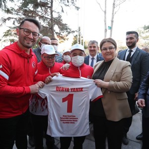 Bakanımız Derya Yanık, Aksaray'da Kadın Aktivite Merkezi’nin Açılışı ile Uluslararası Bilimde Kadın ve Kız Çocukları Günü Programına Katıldı - fotoğraf 5