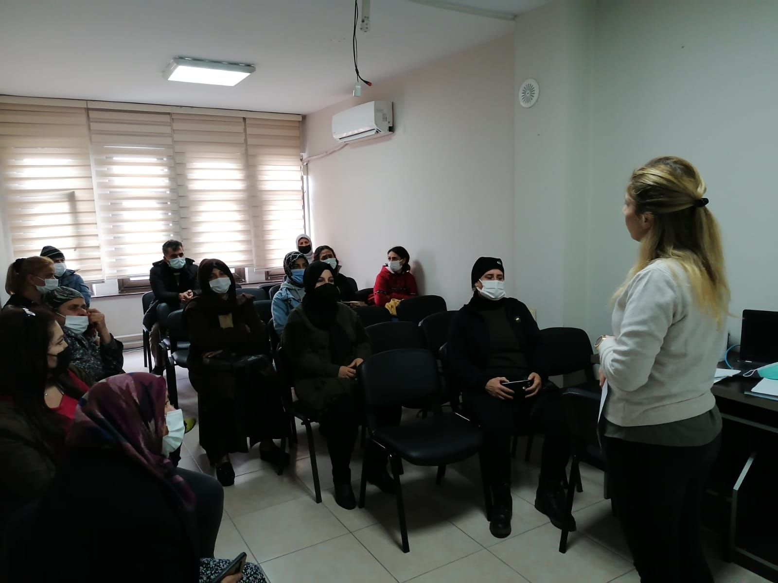 İskenderun Sosyal Hizmet Merkezi Müdürlüğü tarafından “Aile ve İnternet, Medya ve İletişim, Çocuk ve Ergen Psikoeğitim” konulu seminer verildi.