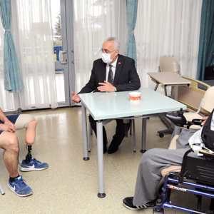 Genel Müdür YALÇIN, Bilkent Fizik Tedavi ve Rehabilitasyon Eğitim ve Araştırma Hastanesi’nde tedavi gören Gazilerimizi Ziyaret Etti. - fotoğraf 3