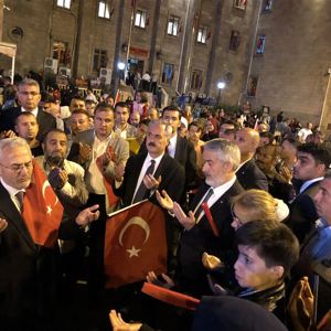 15 Temmuz Demokrasi Akşamımız Ülkemizde 90.000 Camimizde Okunan Salalarla Birlikte Son Bulmuştur - fotoğraf 2