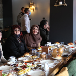 Gazilerimiz İle Kahvaltıda Sofrasında Bir Araya Geldik - fotoğraf 2