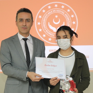 Çocuk Evleri Koordinasyon Merkezi ve Çocuk Evleri Sitesi Müdürlüklerinde ki çocuklarımızın katılımıyla İl Münazara Yarışması düzenlendi.  - fotoğraf 12