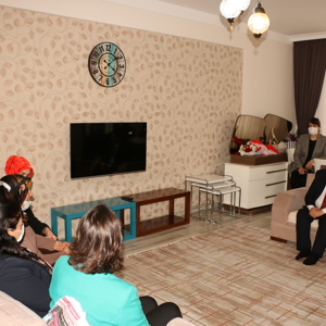 Aziz Şehitlerimizin Değerli Anneleri ve Eşlerini Kadınlar Günü’nde Ziyaret Ettik  - fotoğraf 4