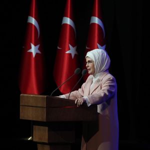 Emine Erdoğan Hanımefendi ve Bakanımız Derya Yanık "Kadının Gücü Türkiye'nin Gücü" programına katıldı - fotoğraf 1