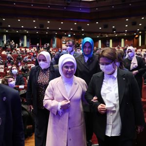 Emine Erdoğan Hanımefendi ve Bakanımız Derya Yanık "Kadının Gücü Türkiye'nin Gücü" programına katıldı - fotoğraf 4