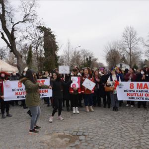 8 Mart Dünya Kadınlar Gününde Sevgi Zinciri Yürüyüşü Gerçekleştirildi - fotoğraf 6